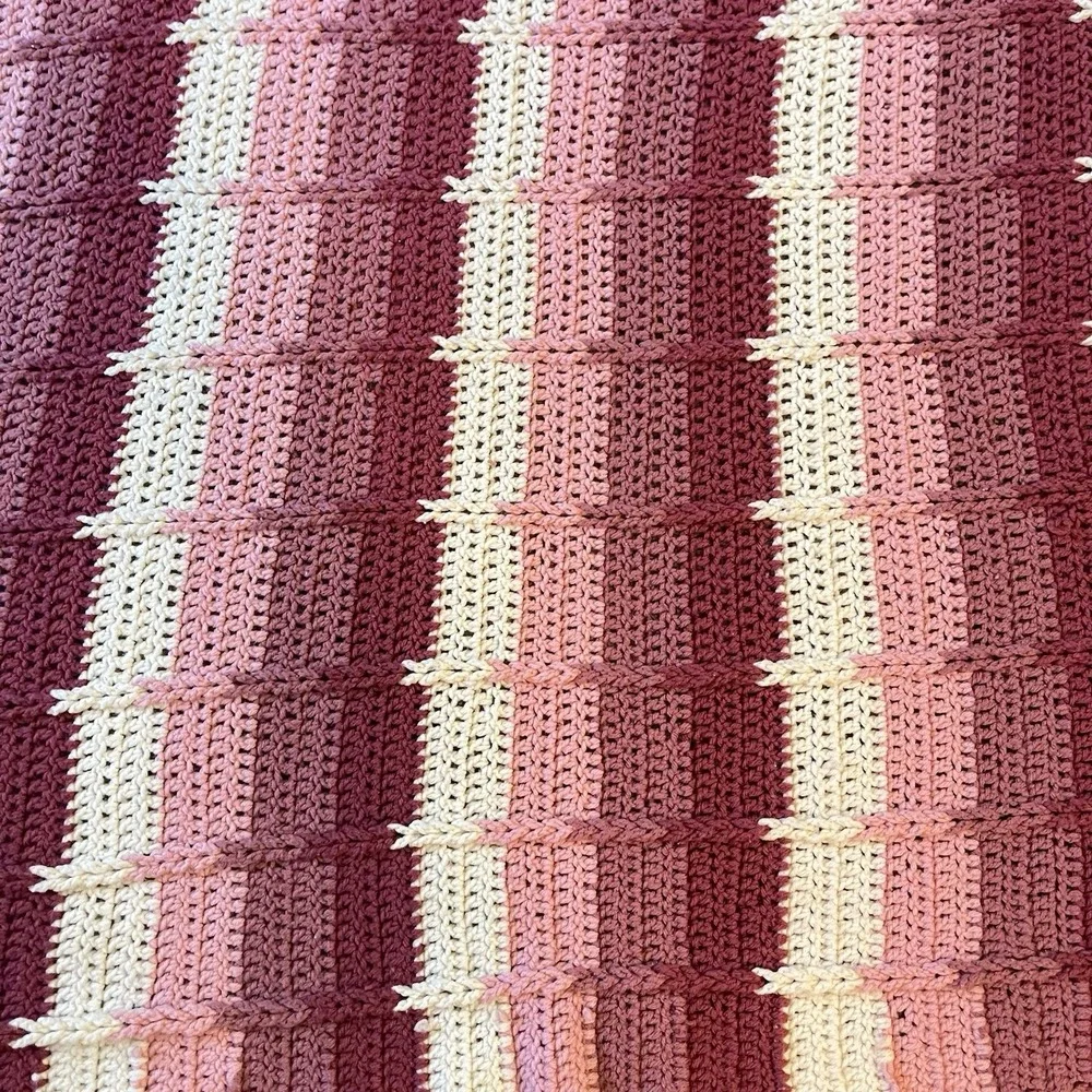 Vtg 70s Pink Stripe Granny Knit boho Blanket Cottagecore 55x75 FULL afghan throw